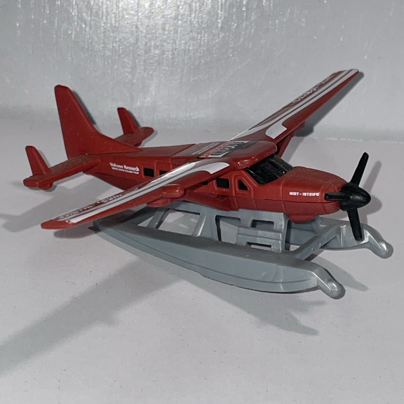 H53 Matchbox 4 3/4″ Wide Cessna Caravan Volcano Seaplane Airplane Red