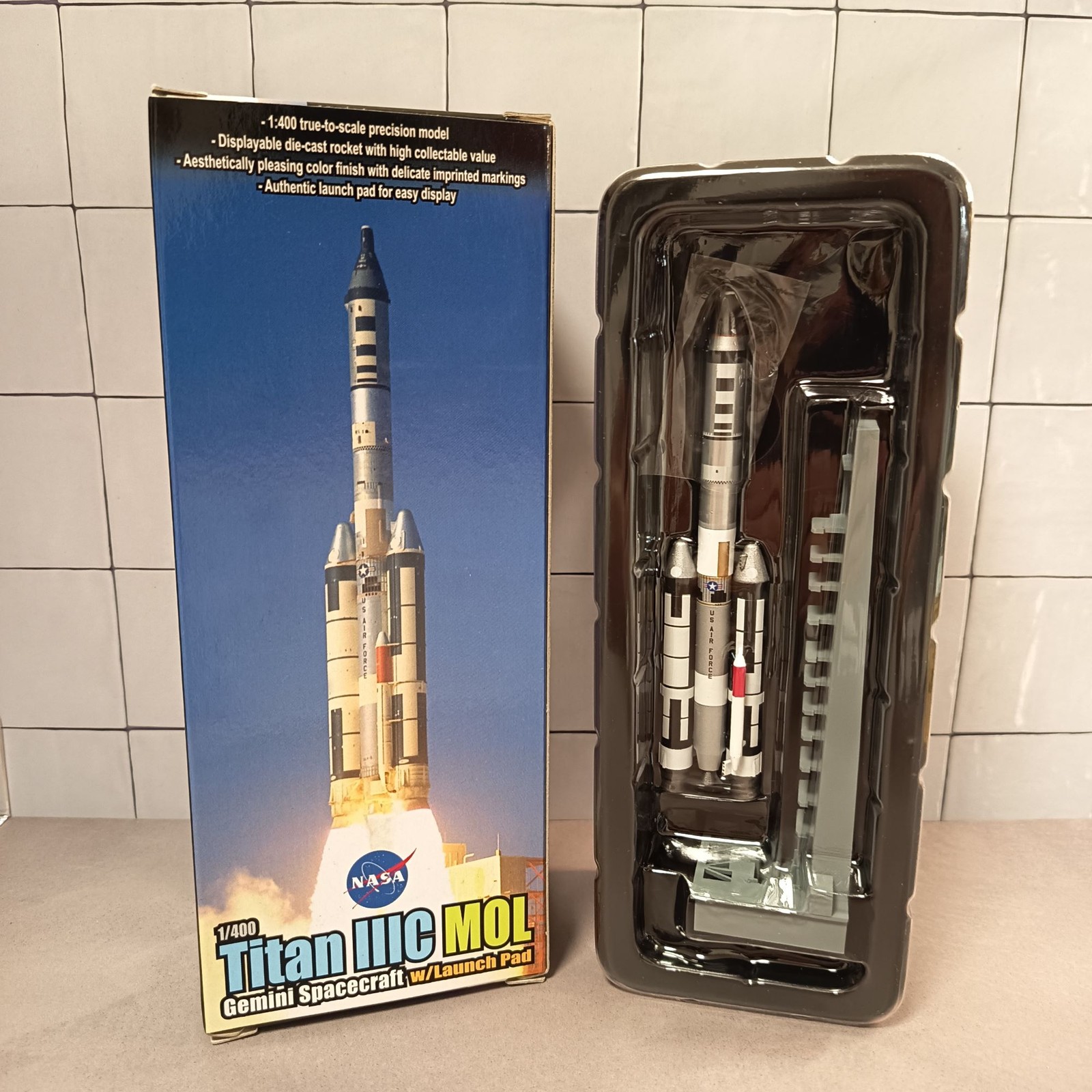 NASA 1/400 TITAN IIIC MOL Rocket Gemini Spacecraft w Launch Pad DIECAST MODEL