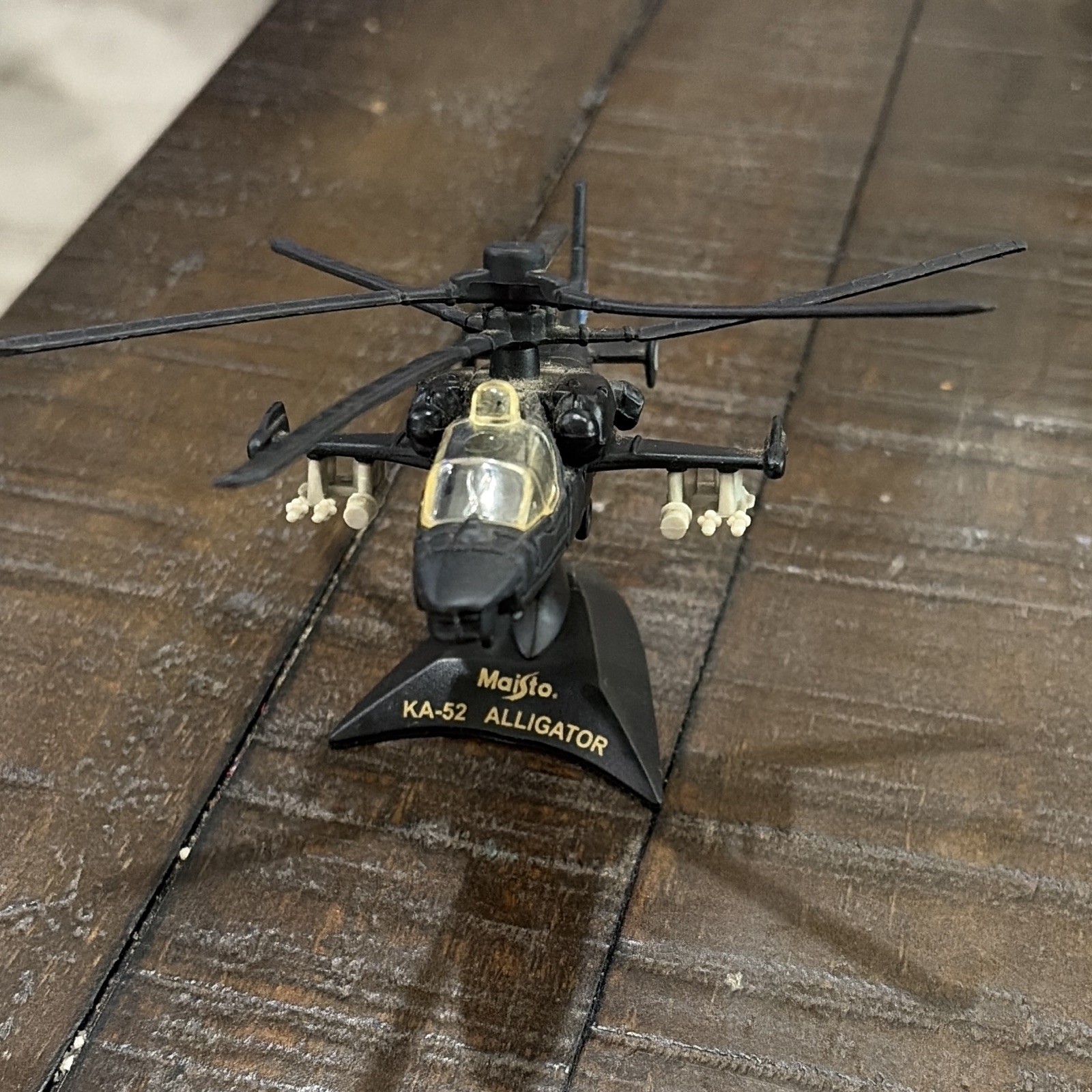 Maisto Kamov Ka-52 Alligator Military Helicopter Diecast Model w/ Stand, Black