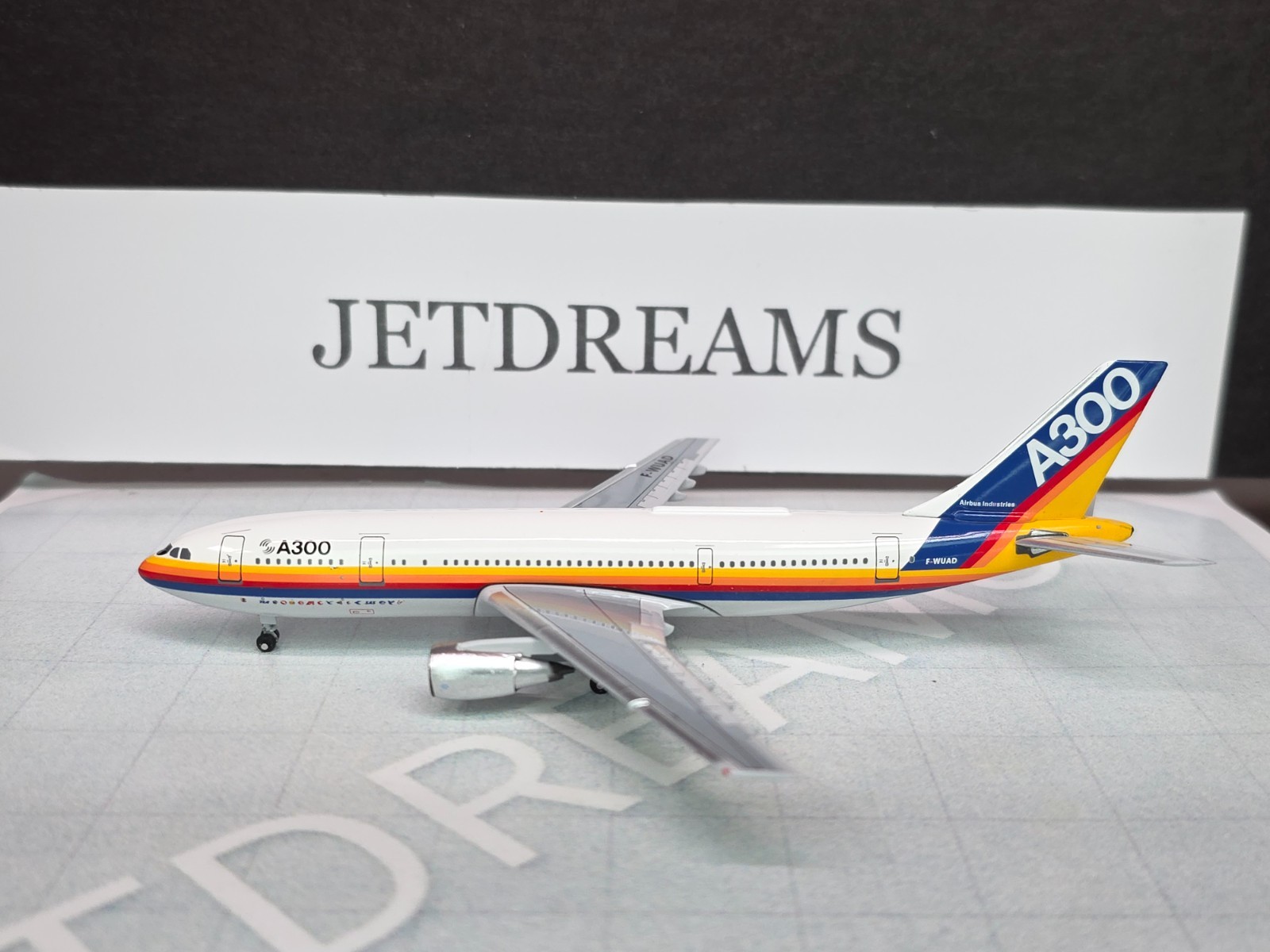 1/400 AIRBUS INDUSTRIES AIRBUS A300-100 DEMO LAUNCH COLORS F-WUAD AEROCLASSICS