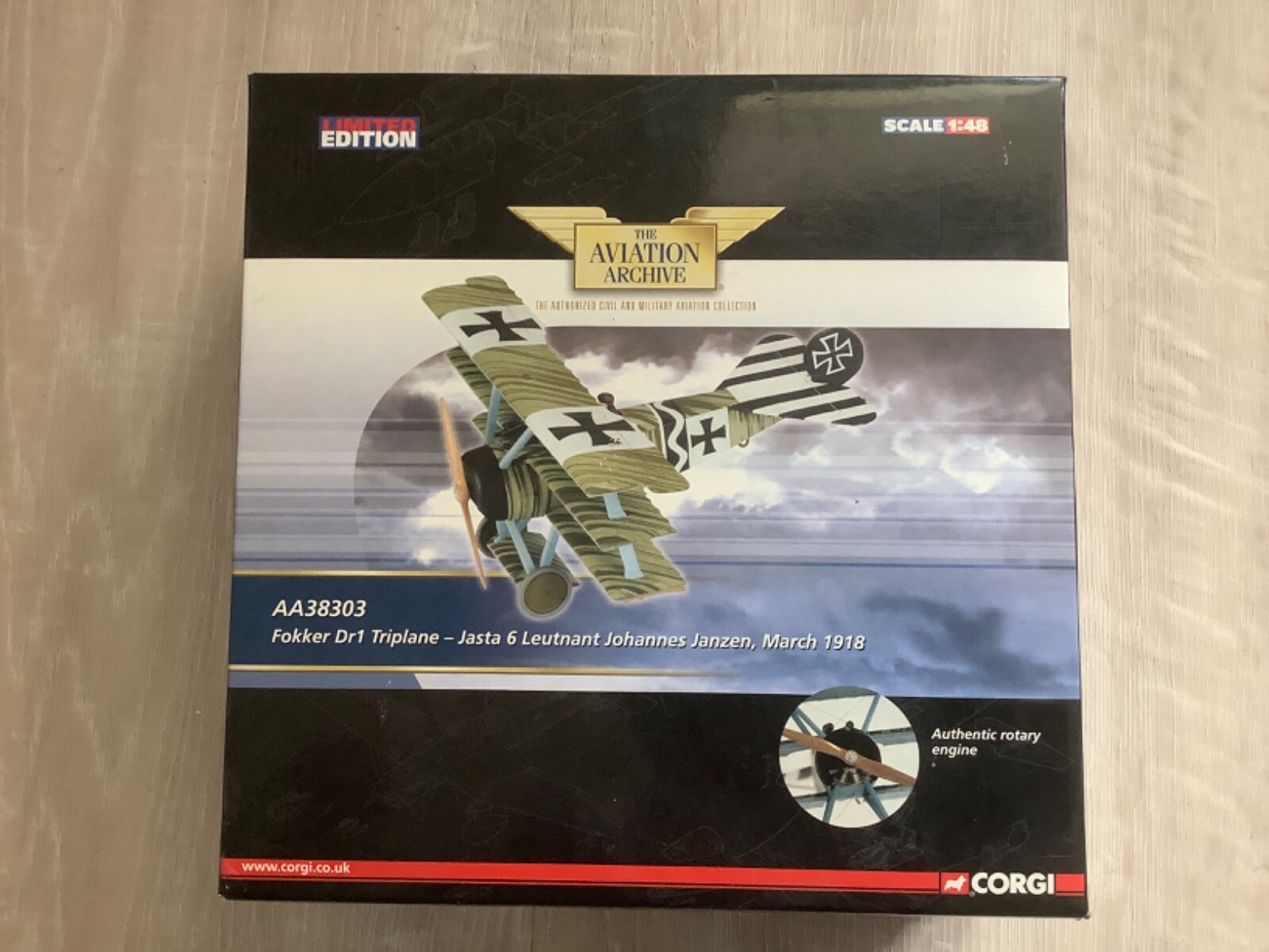 Corgi AA38303 1:48 Fokker DR1 Triplane – Jasta 6 Leutnant Johannes Janzen NIB