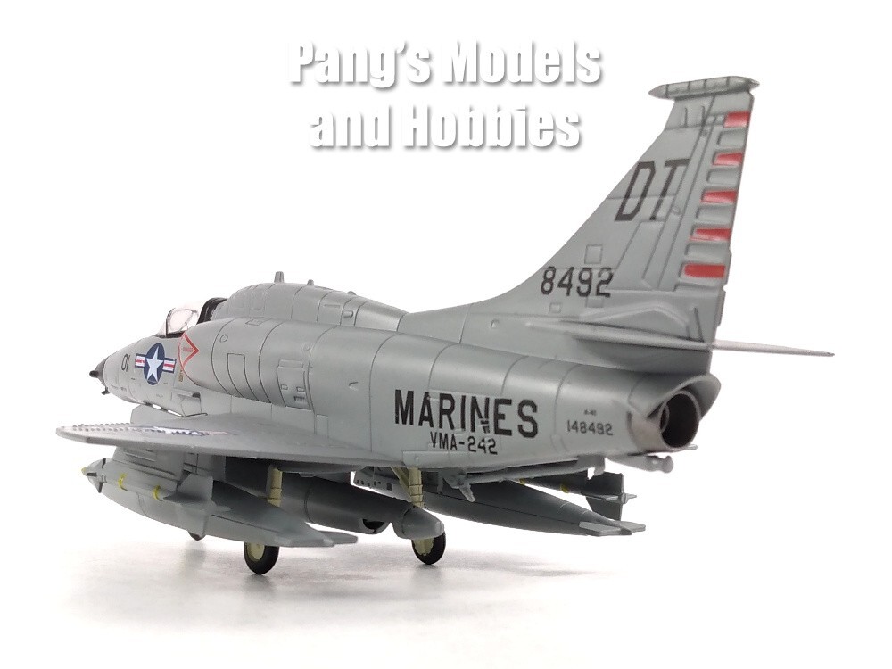 Douglas A-4 A-4D Skyhawk VMA-242 “Bats” MARINES 1962 1/72 Scale Diecast Model
