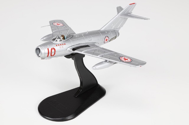 Hobby Master 1/72 MiG-15 Fagot Airplane Red 10 CPVAF