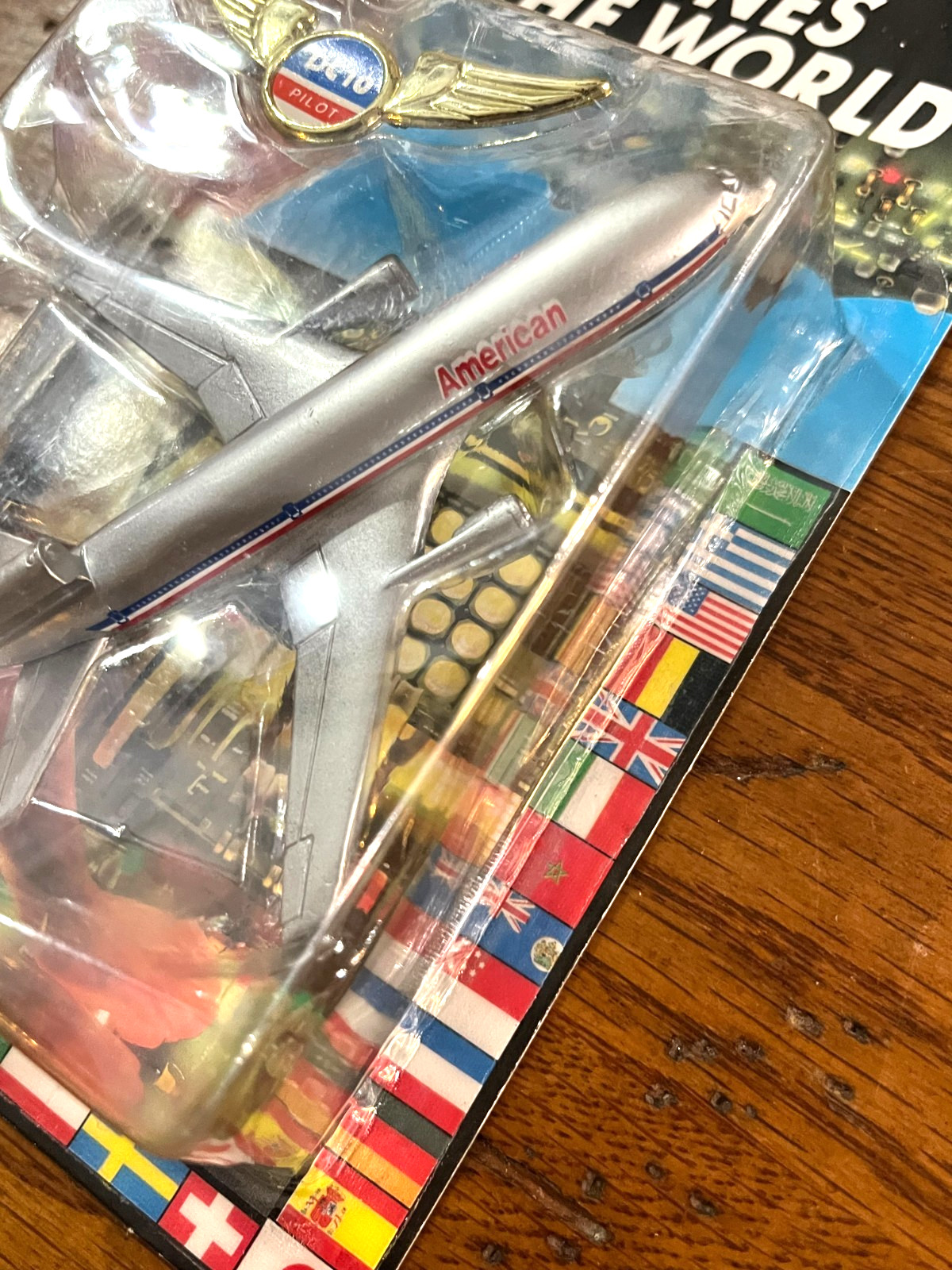MATCHBOX 1992 AIRLINES OF THE WORLD AMERICAN Pilot CLIP SB820