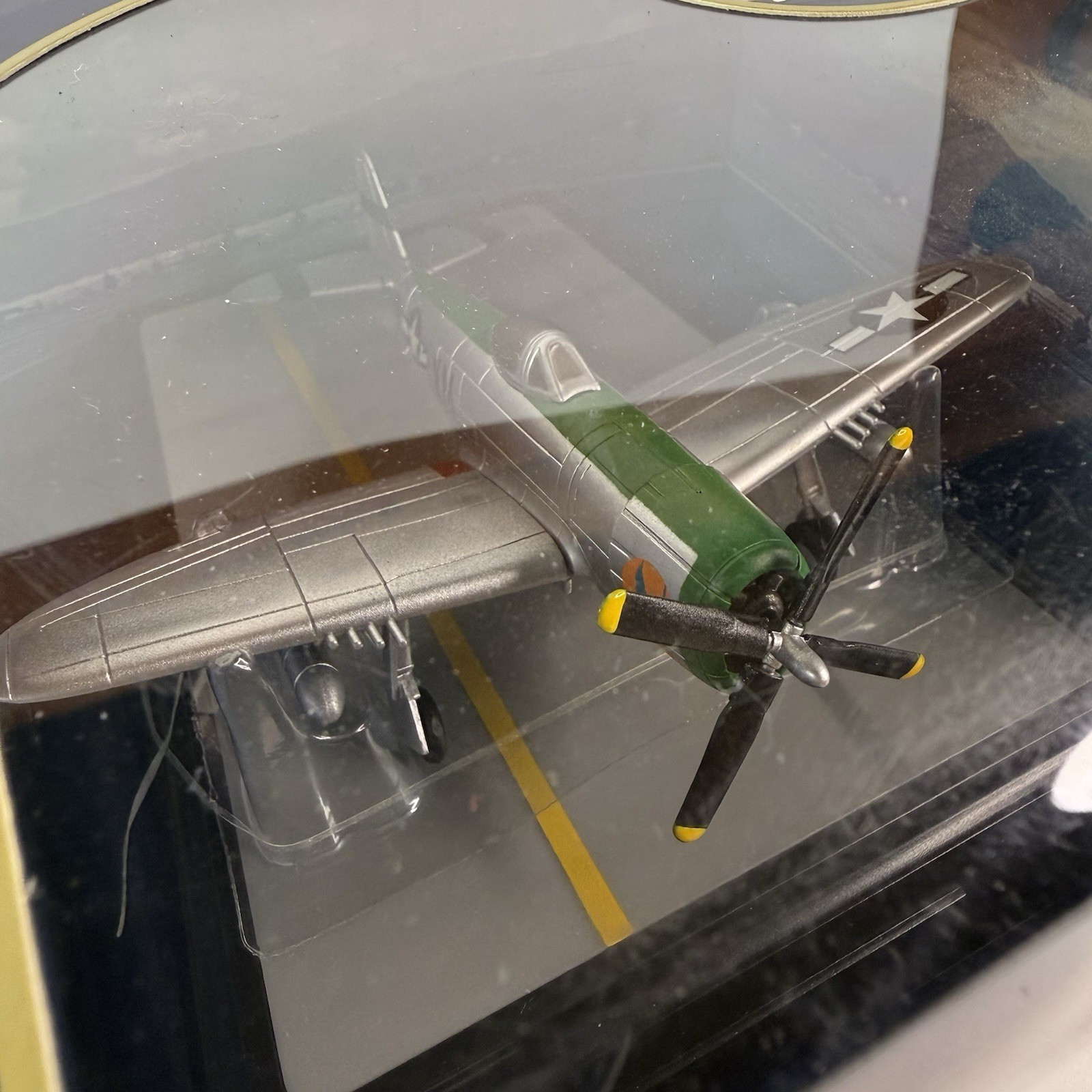 Ace Legend Desktop Flyer Collection P-47 Thunderbolt 1:100 2004 Die Cast Model
