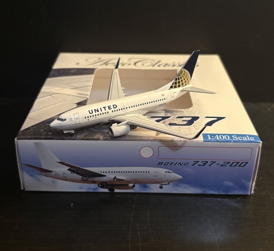 Aeroclassics 1:400 United Airlines Boeing 737-700 ACUAL1115C 2012s Colors N39728