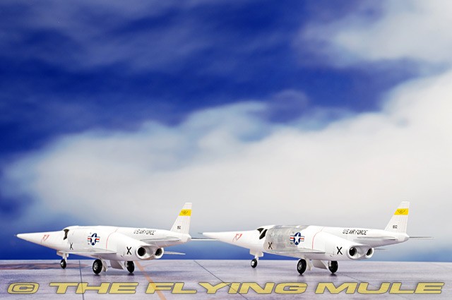 Dragon Models 1:144 X-3 Stiletto NACA/USAF #49-2892 2-Piece Set