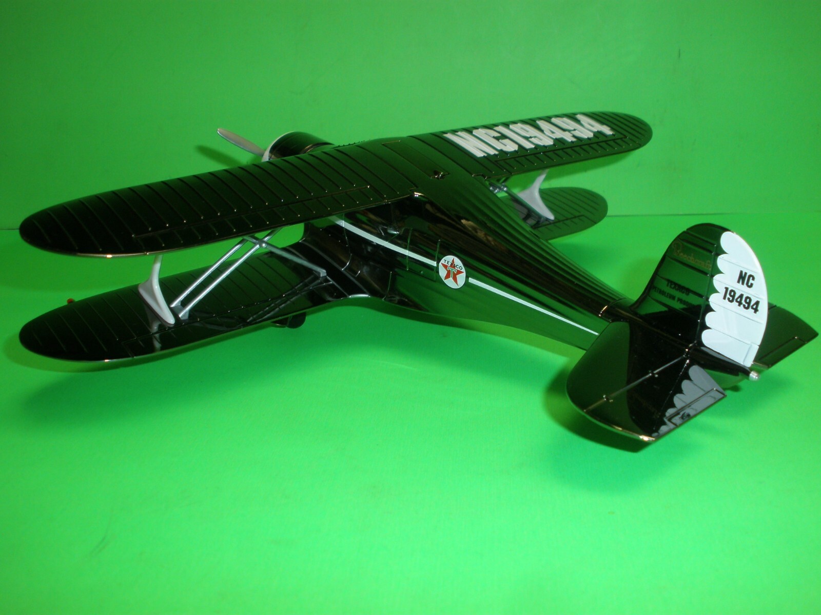 WINGS OF TEXACO 1939 BEECHCRAFT STAGGERWING #12 SPECIAL ED ( MINT IN MINT BOX )
