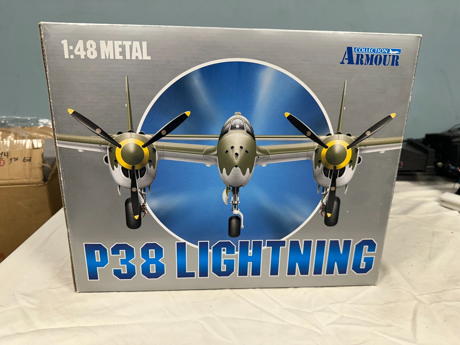 Armour Collection P-38 J Lightning USAAF #98112 1:48