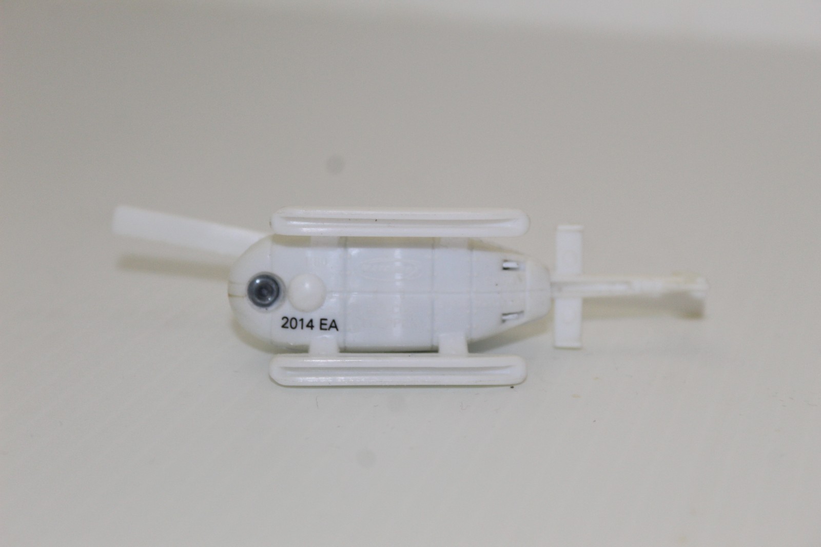 Matchbox 2014 Air Maui White Helicopter One Blade