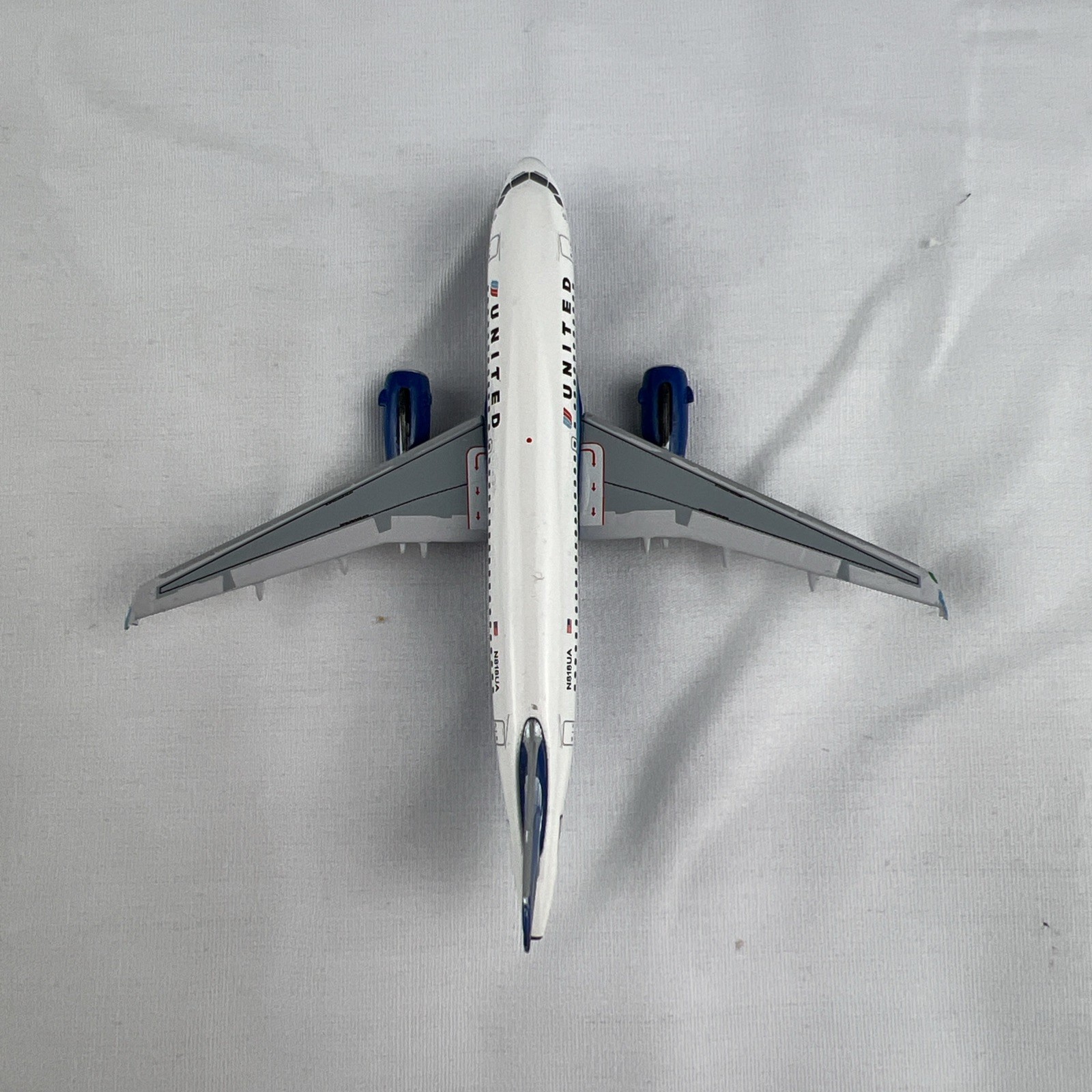 1:400 Airbus A319-100 United Airlines N818UA Blue Tulip AeroClassics/DAMAGED