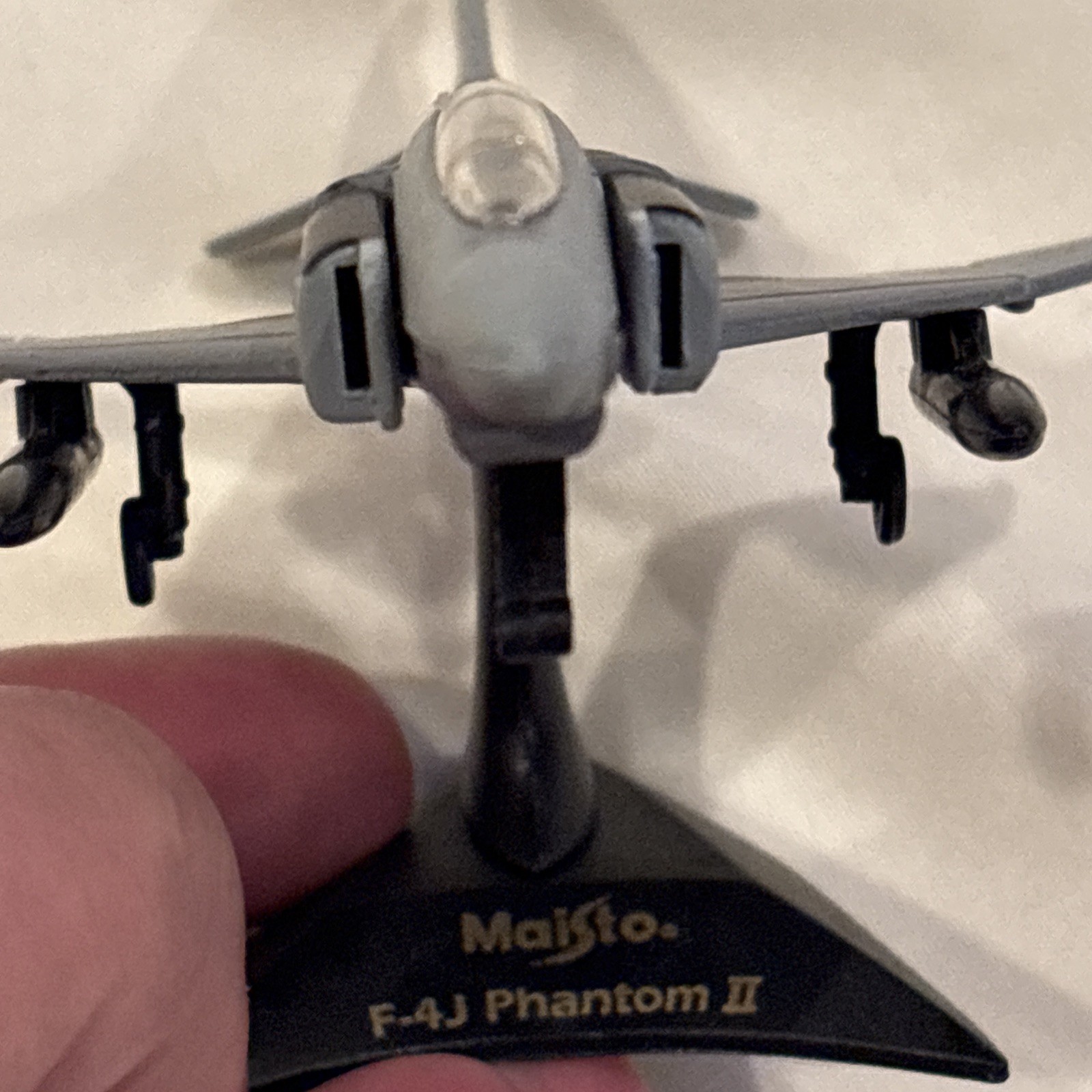 MAISTO TAILWINDS – F-4J PHANTOM II – FIGHTER PLANE – DIECAST AIRPLANE w/Stand