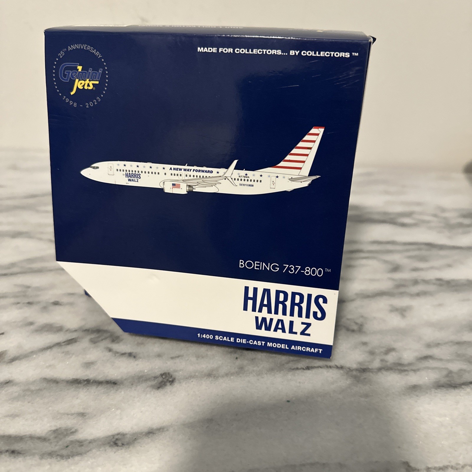 1/400 Scale, GEMINI JETS. BOEING 737-800 HARRIS/WALZ ( GJKA12322 )