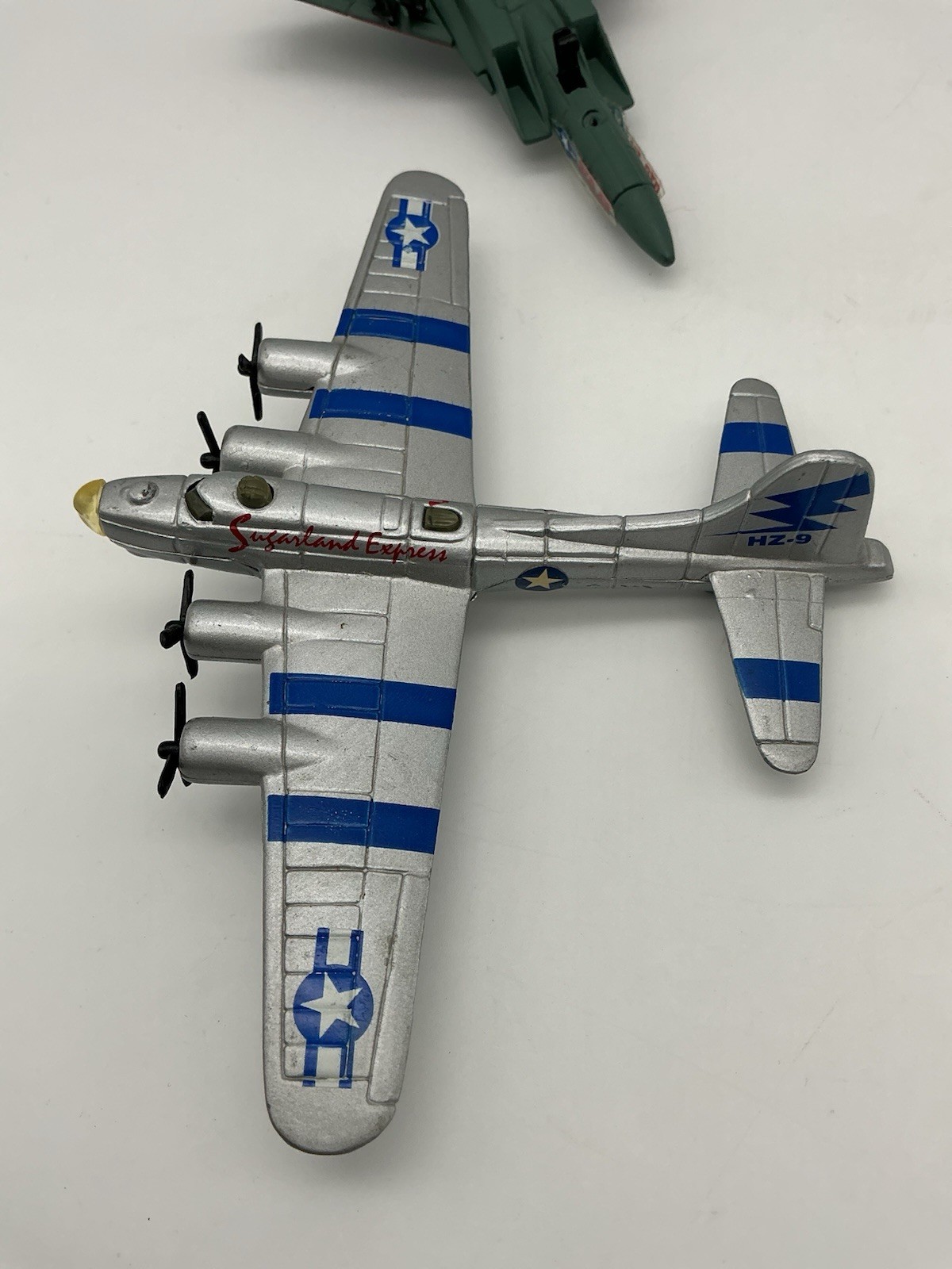 Maisto Die Cast Set Of 3 Military Fighter Jet Toy Planes B-17 , F-16 , F-15