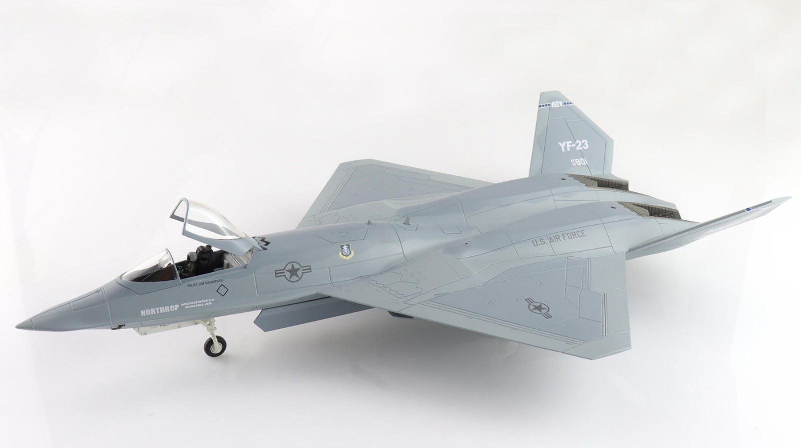 Hobby Master HA2850 Northrop YF-23 Black Widow II Gray Ghost, Edwards AFB, 1/72