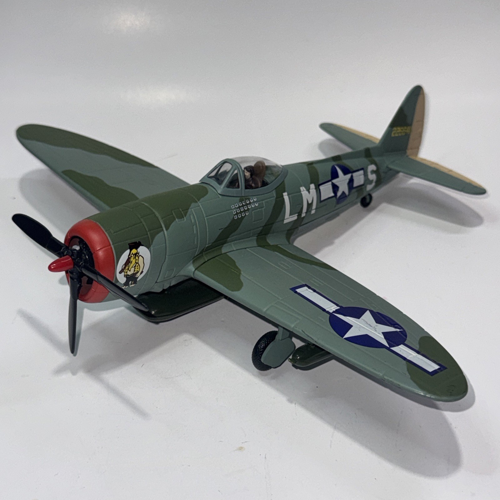 Road Legends “Tarheel Hal” P-47D Thunderbolt Fighter 1:48 Scale, Parts Missing