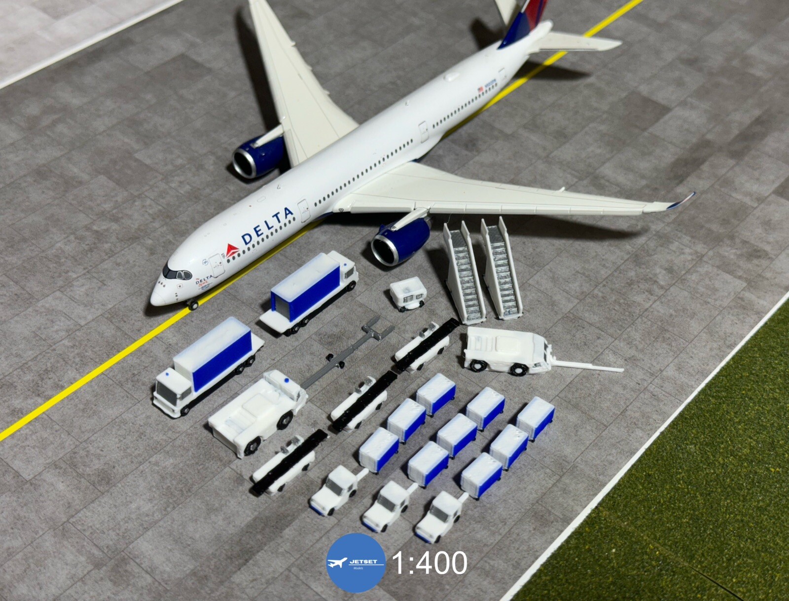 Airport Accessories 1:400 -DELTA AIRLINES- GSE for Gemini Jets, NG Models, Etc.