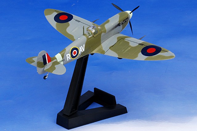 37211 Easy Model Spitfire Mk V 1/72 Model RAF No.121 Sqn