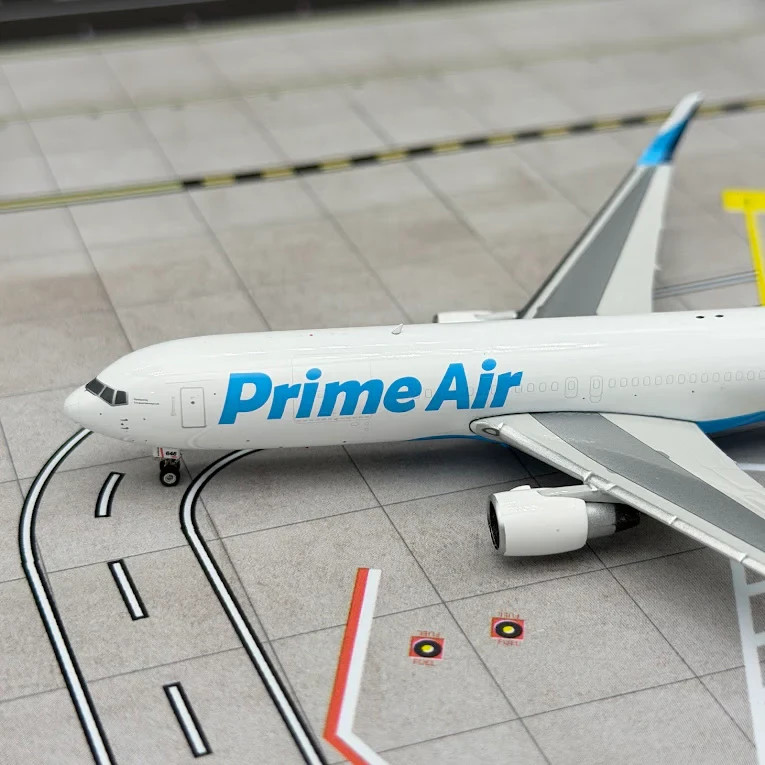 Phoenix Models 1:400 Amazon Prime Air (Cargojet) Boeing 767-300F C-GAZI 04674