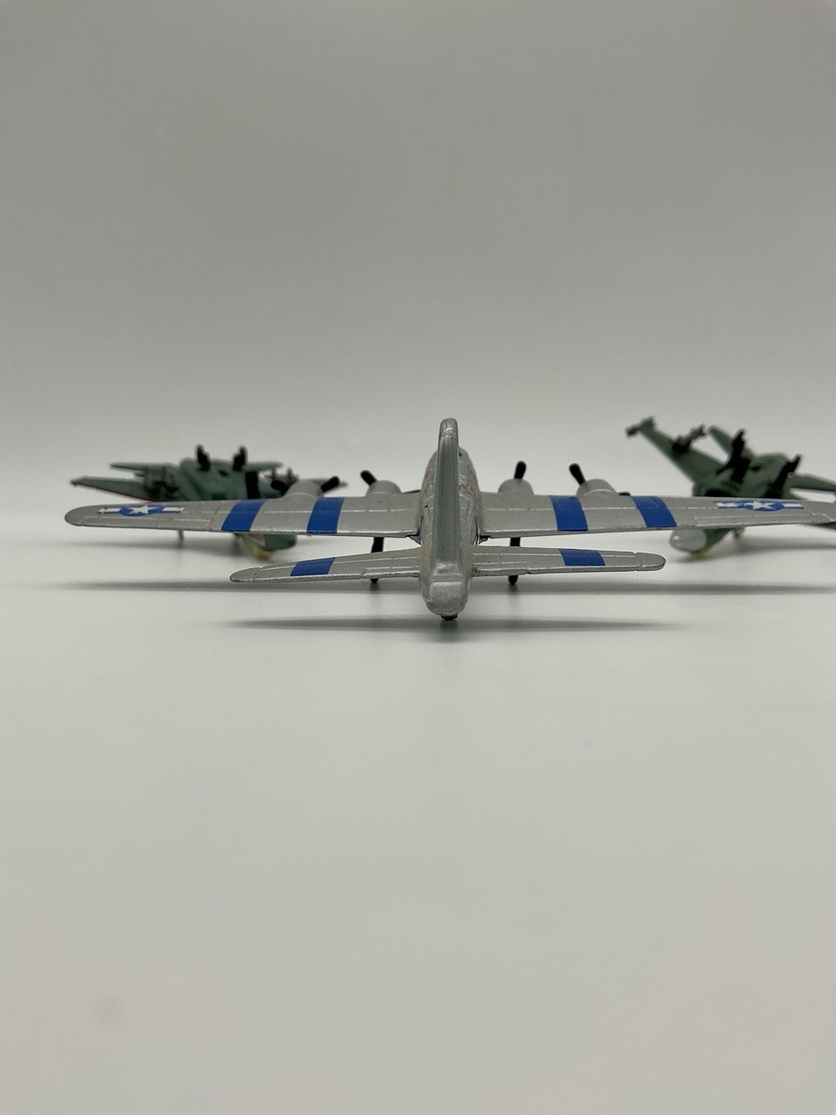 Maisto Die Cast Set Of 3 Military Fighter Jet Toy Planes B-17 , F-16 , F-15