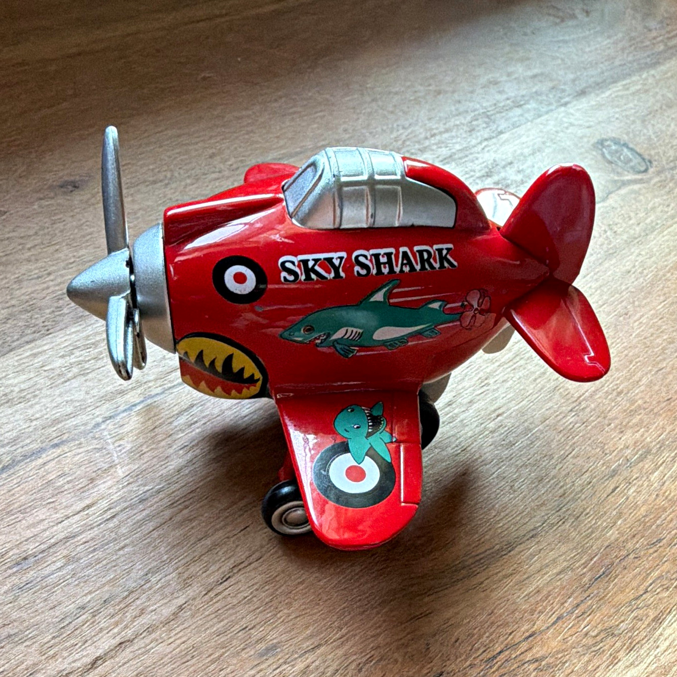 Rinco Sky Shark Diecast-Style Propeller Plane w/ Wheels Red/Silver/Black