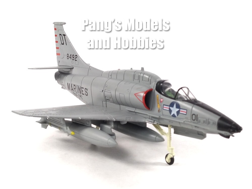 Douglas A-4 A-4D Skyhawk VMA-242 “Bats” MARINES 1962 1/72 Scale Diecast Model
