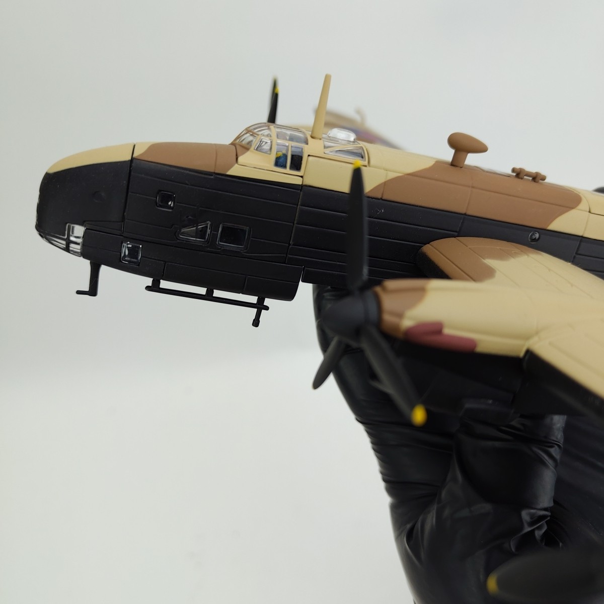 CORGI 1:72 HP Halifax AV RAF 295 Squadron Operation Elaborate June 1943 AA37203