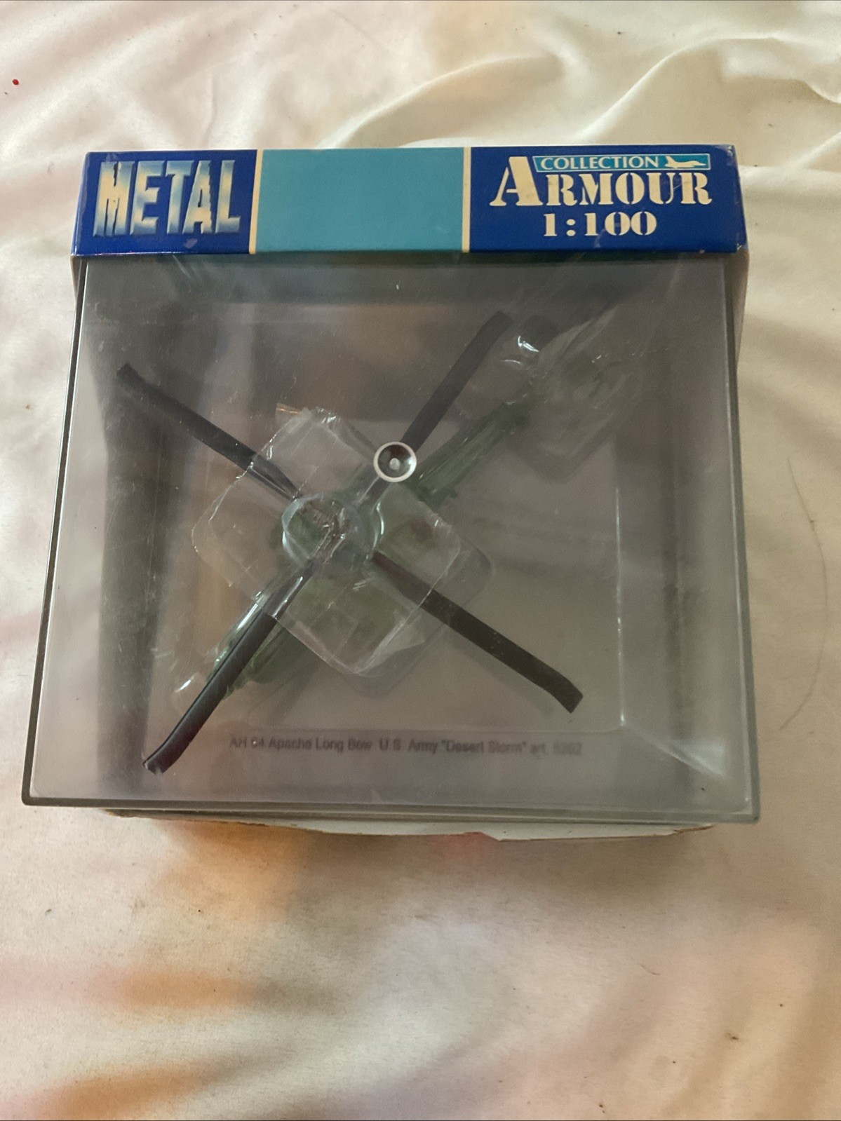 Armour AH 64 Apache Long Bow US Army Desert Storm Art 5262 Metal Model W/box