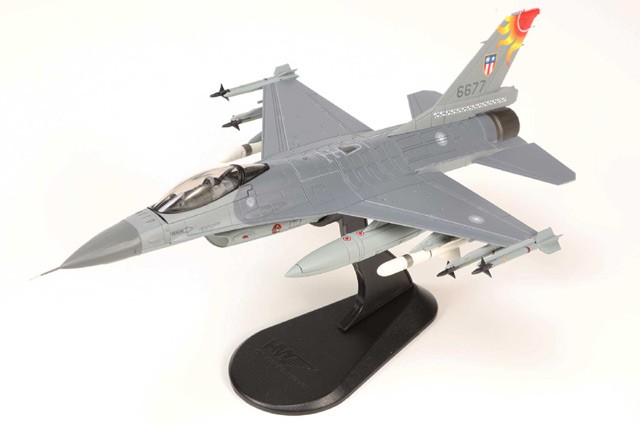 HA38071 Hobby Master F-16A Fighting Falcon 1/72 Model #6677 ROCAF 26th TFG,