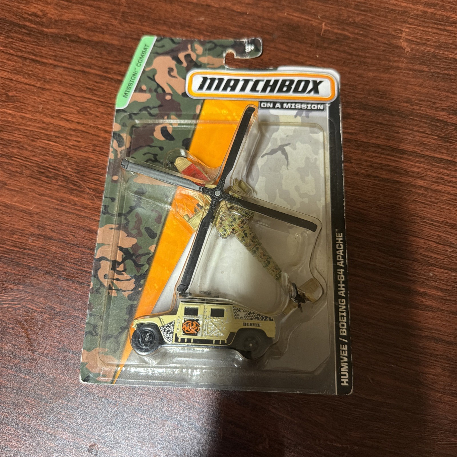 2013 Matchbox Humver / Boeing Ah-64 Apache