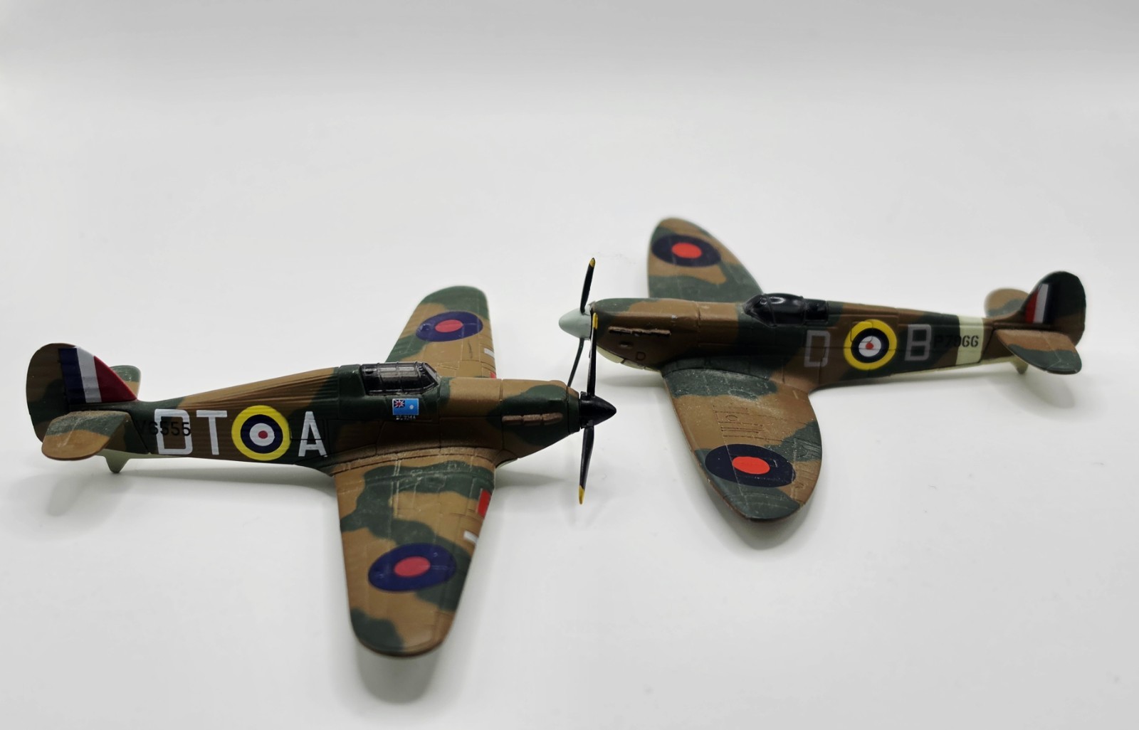 Corgi CS90686 Spitfire Hurricane Battle of Britain Diecast 2-Plane Set RAF