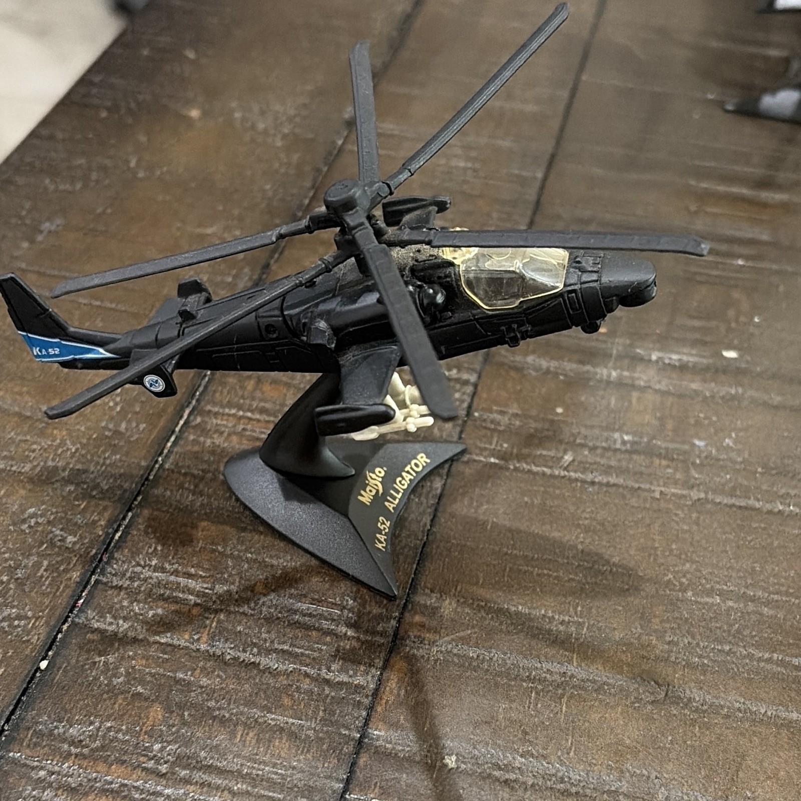 Maisto Kamov Ka-52 Alligator Military Helicopter Diecast Model w/ Stand, Black