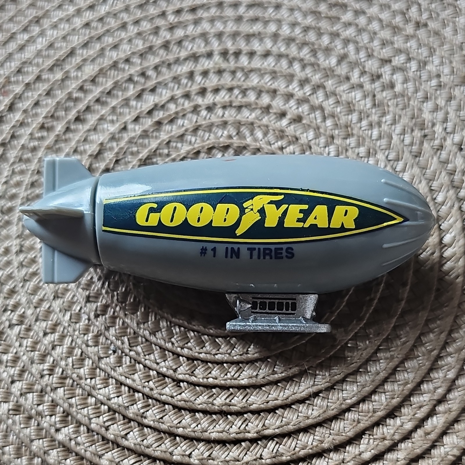 Hot Wheels Goodyear Blimp Diecast Gray 1991 Goodyear Theme Collectible Vehicle