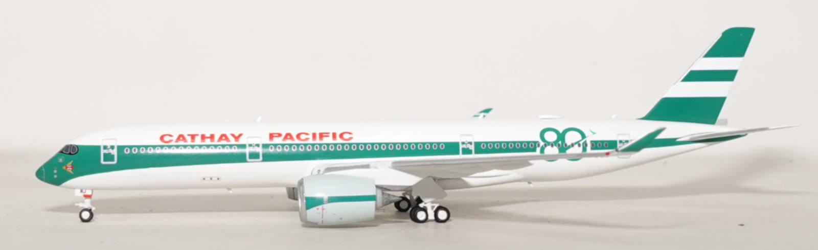 1:400 Phoenix Models Cathay Pacific A350-900 B-LRJ 93095 PH404682 Airplane Model