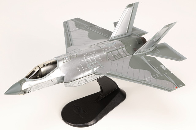 Hobby Master 1/72 F-35C Lightning II Airplane XE100 USN Mirror Paint Finish