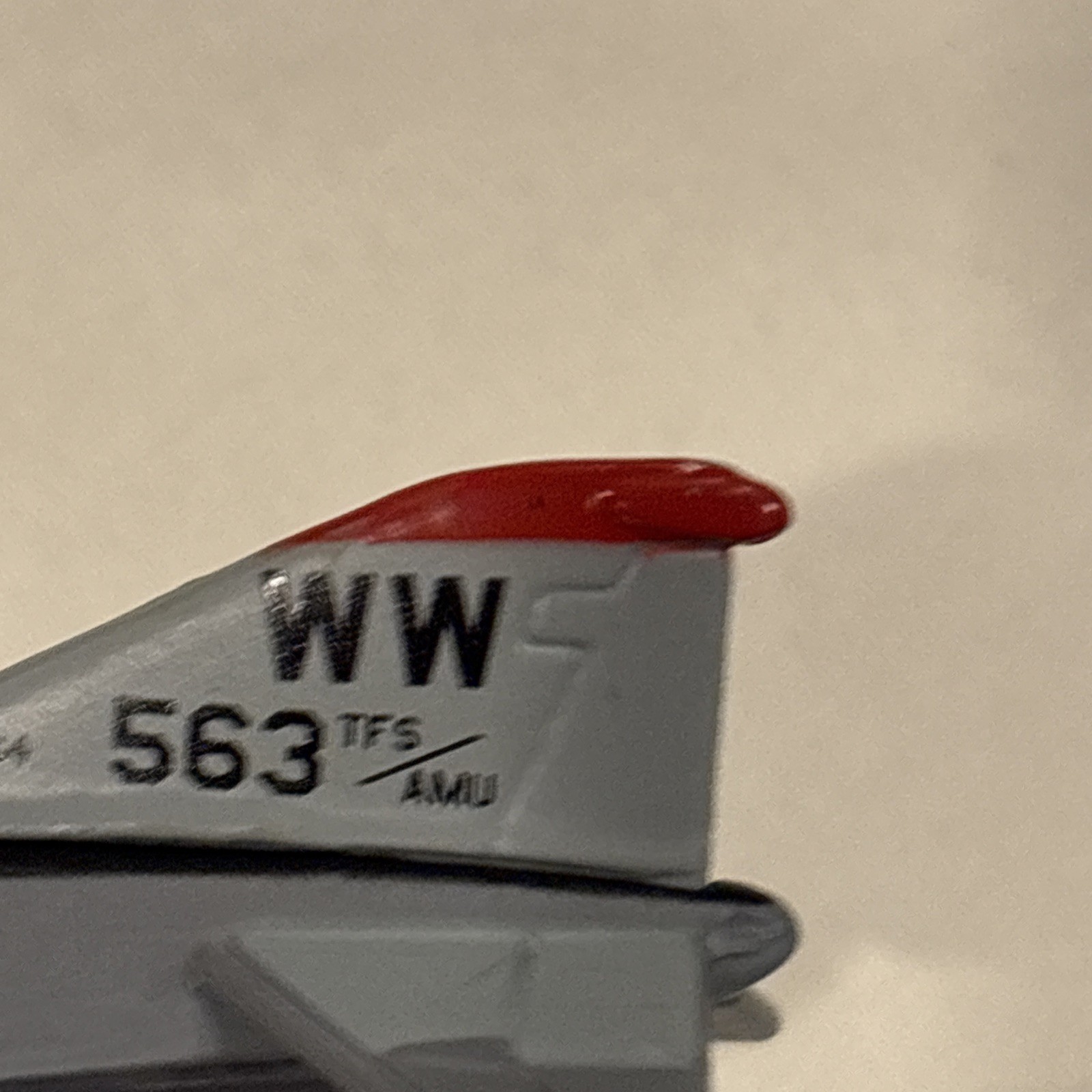 MAISTO TAILWINDS – F-4J PHANTOM II – FIGHTER PLANE – DIECAST AIRPLANE w/Stand