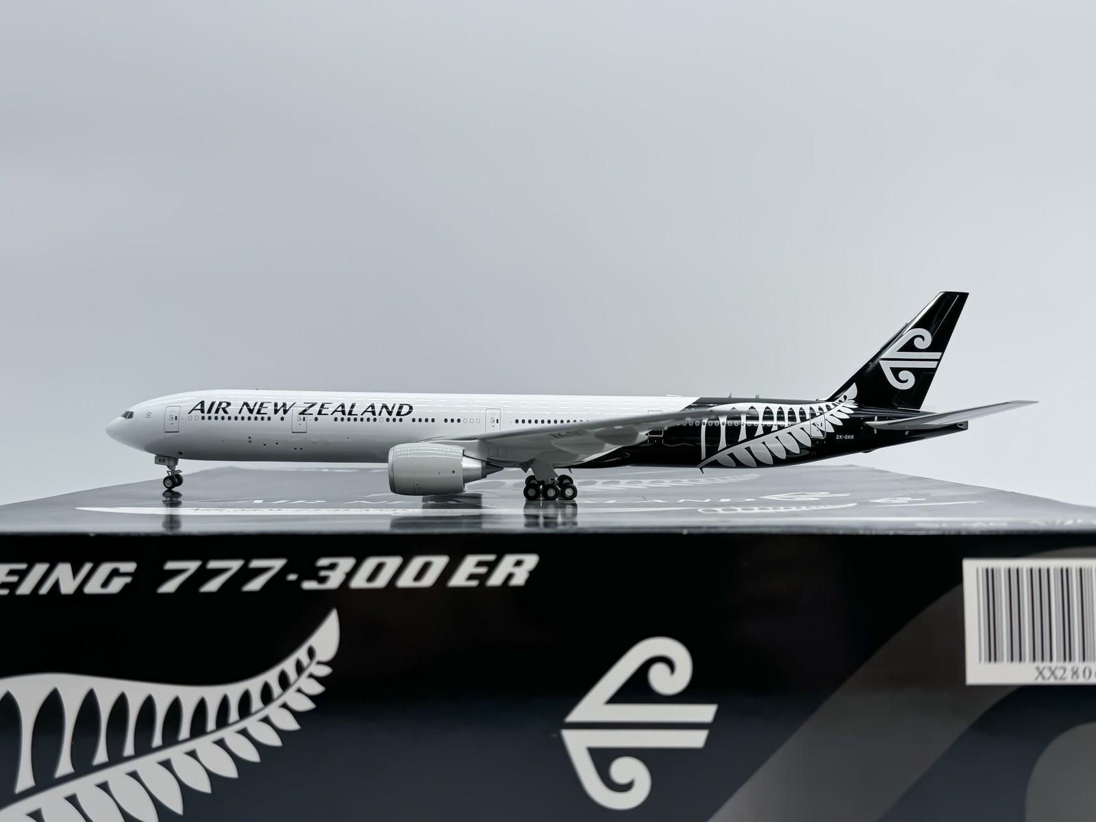 Air New Zealand Boeing 777-300ER 1:200 JC Wings ZK-OKR (XX2806)