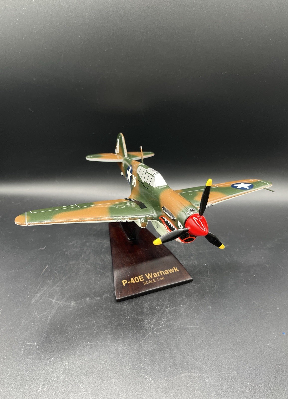 1:48 P-40E Warhawk WWII Sharkmouth Diecast Model Airplane Daron Executive Series