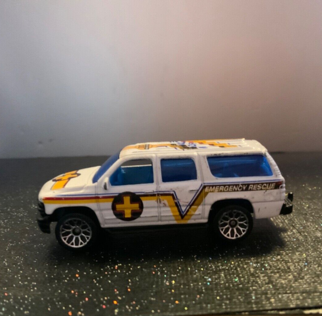 MATCHBOX 2003 Special Edition 2000 CHEVROLET SUBURBAN EMERGENCY RESCUE diecast