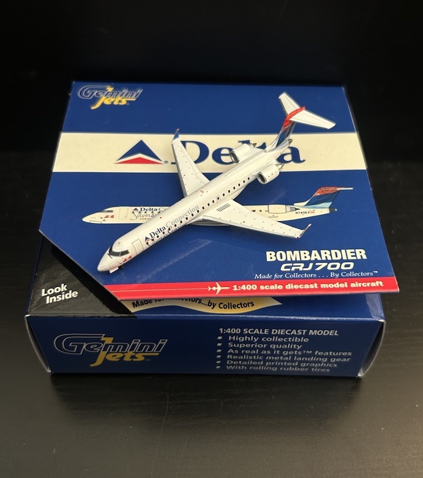 GeminiJets 1:400 Bombardier CRJ-700 Delta Connection N740EV GJDAL728 Scale Model
