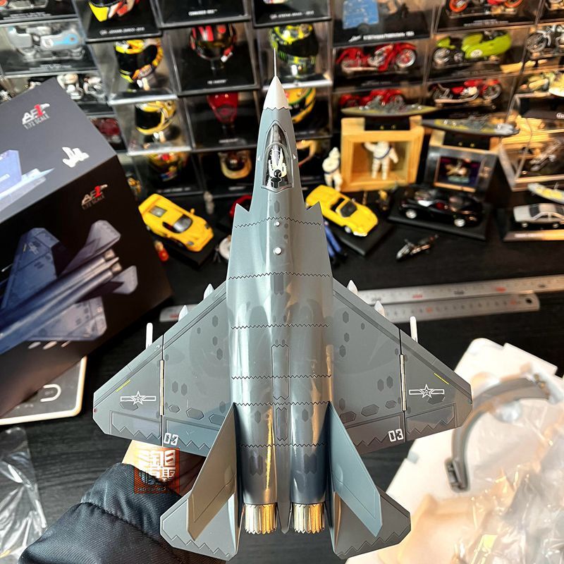 1: 72 Chinese J-35 stealth fighter model wing foldable alloy finished model new