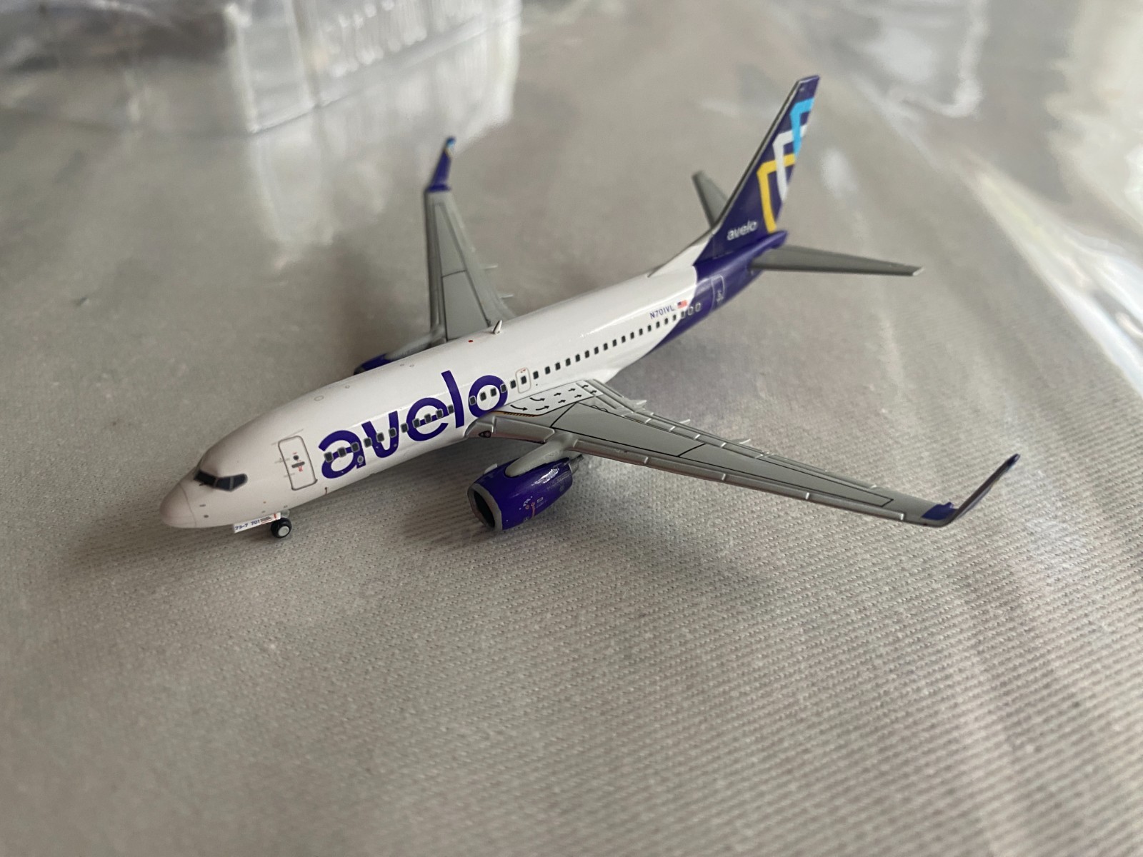 Legacy Jets 1/400 Avelo Airlines Boeing 737-700 w/ Stand
