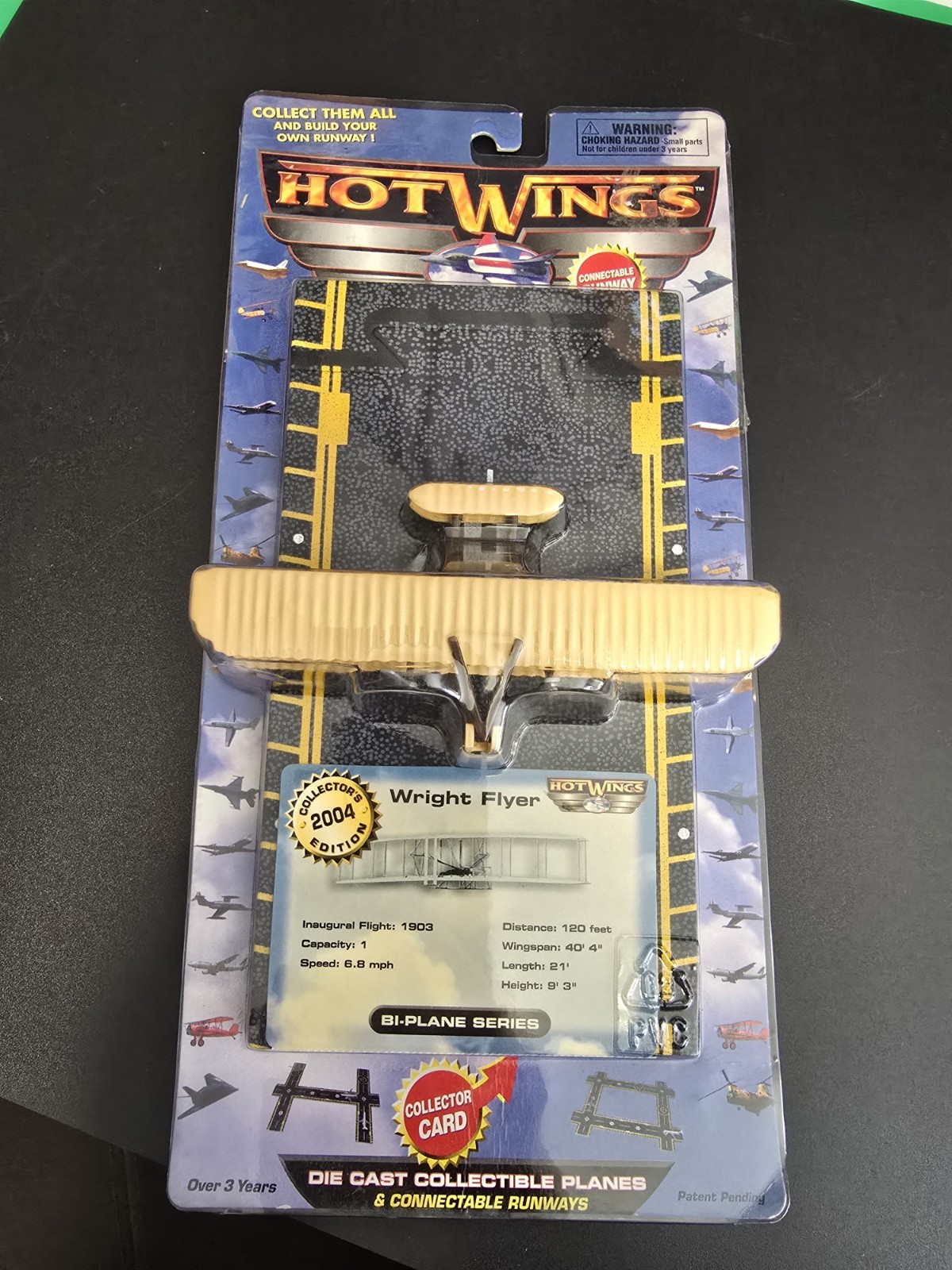 Hot Wings Collectors Edition Die Cast Wright Flyer w/ Card & Connectable Runways