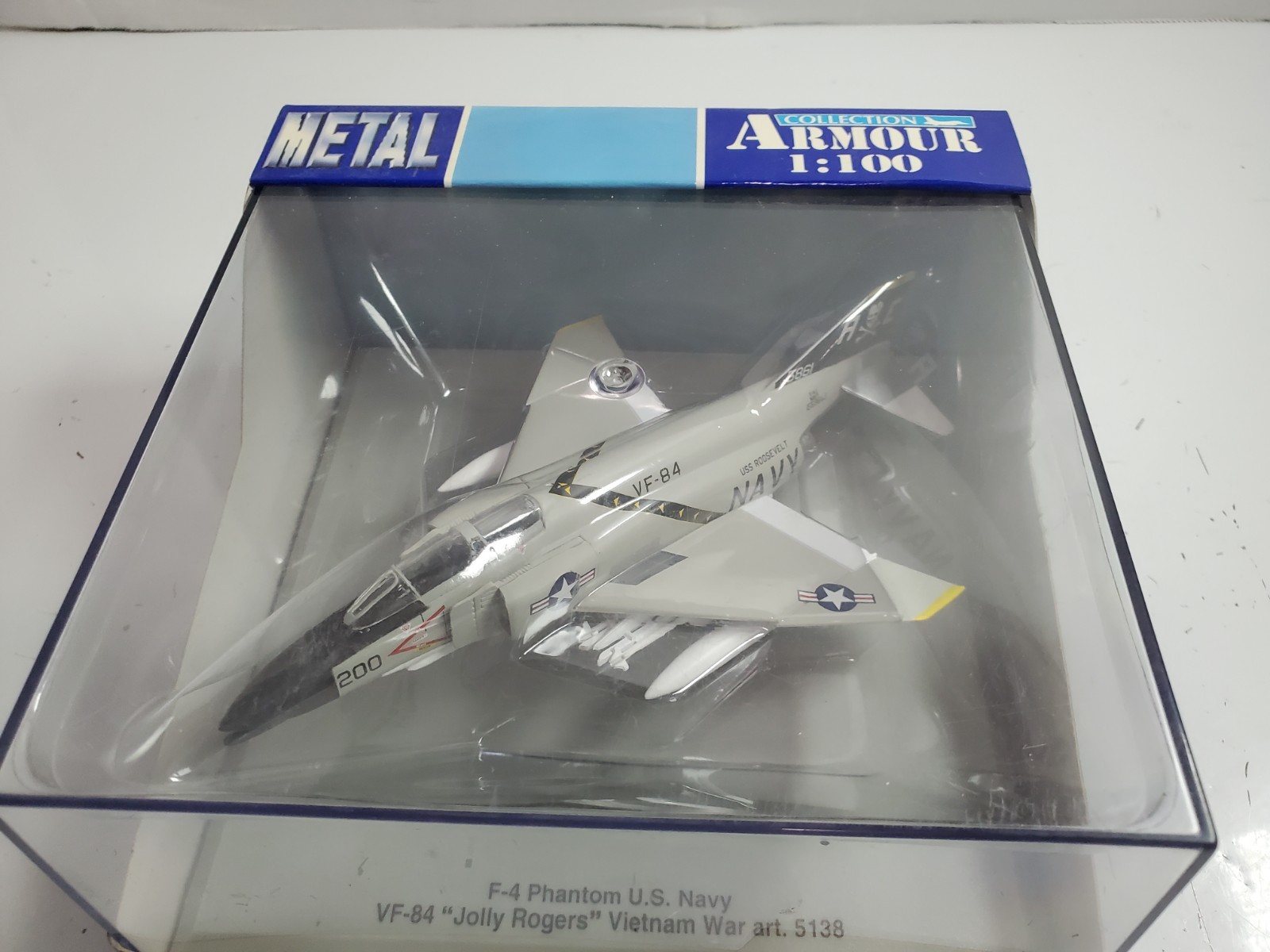 Armour Collection F-4 Phantom US Navy Jolly Rogers 5138 1:100 – Imperfect Case
