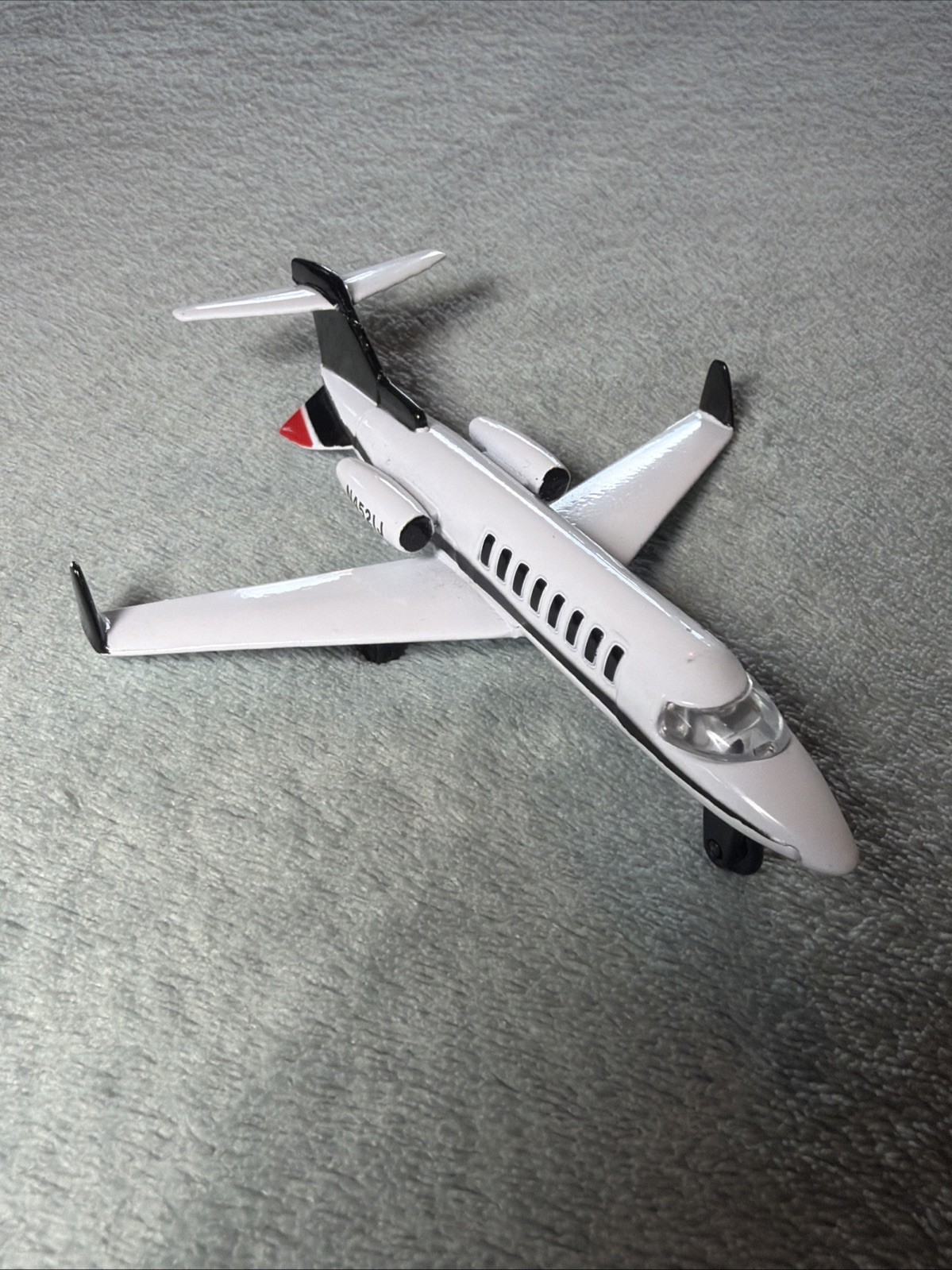 Learjet 45 Diecast Commercial Airliner Model White/Black/Red, MPA 01 N452IJ NICE