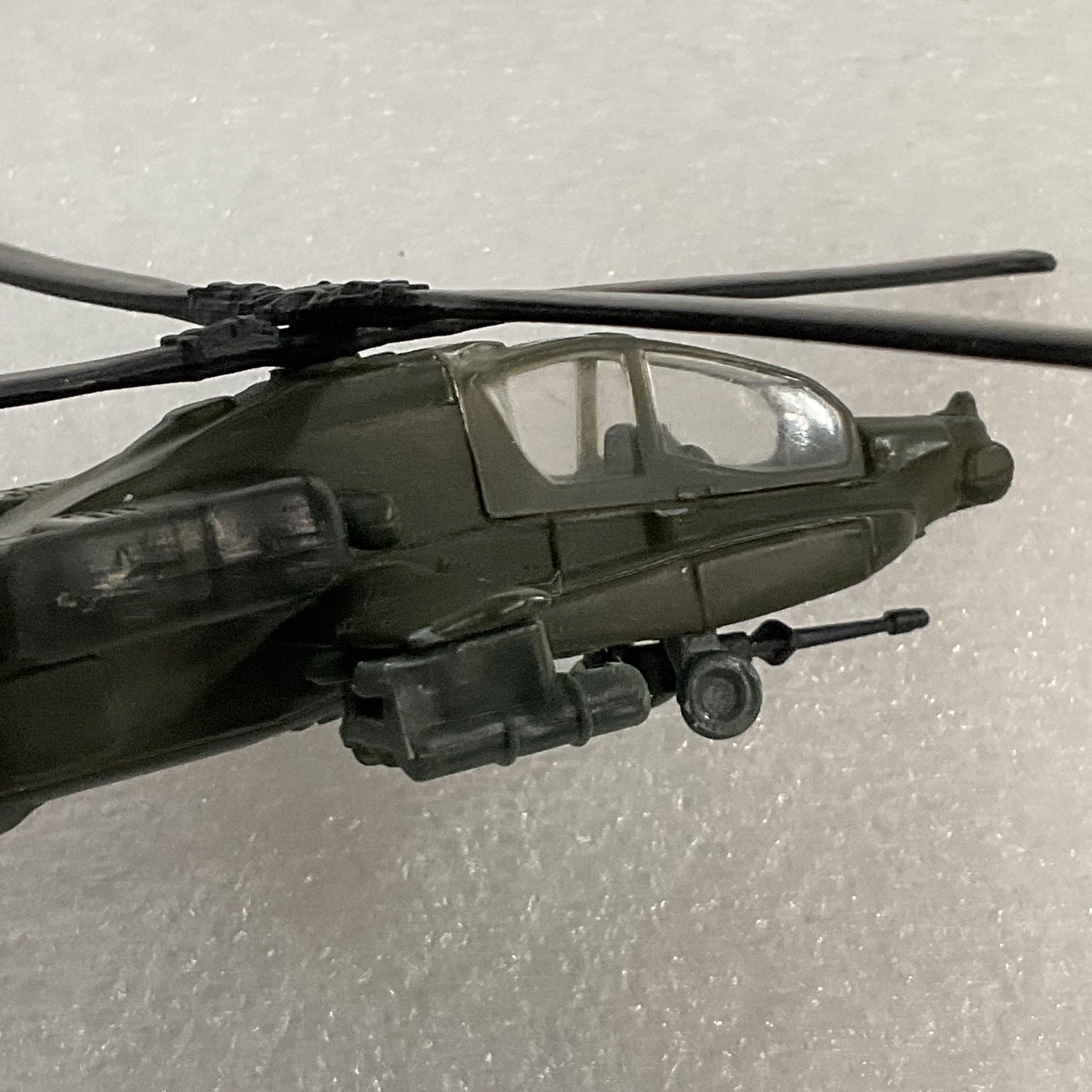 Maisto AH-64 Apache Helicopter Diecast Model 7in United States Army Green