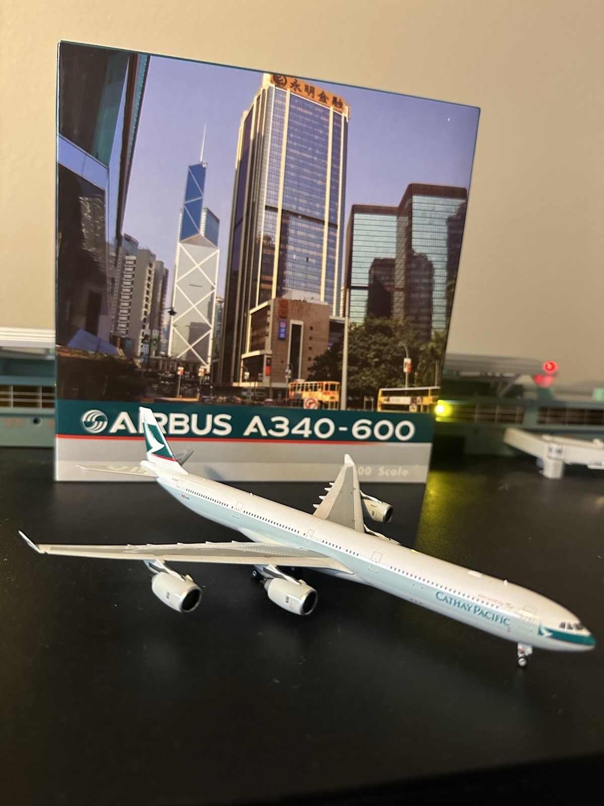 Phoenix 1:400 Cathay Pacific Airbus A340-600 B-HQC