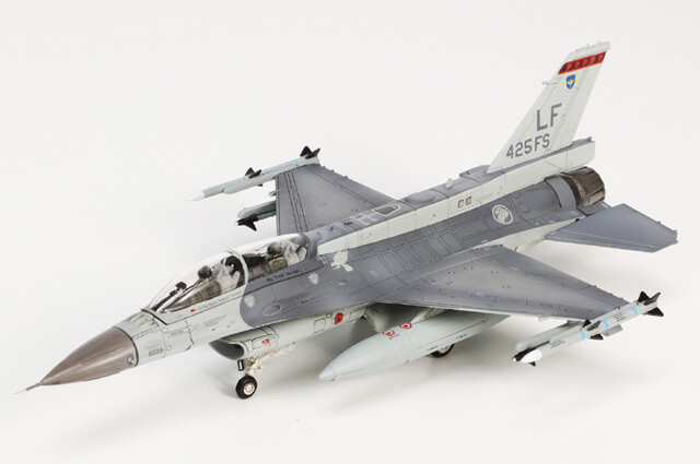Calibre Wings 1/72 F-16D Fighting Falcon Airplane #96-5035 RSAF 425th FS