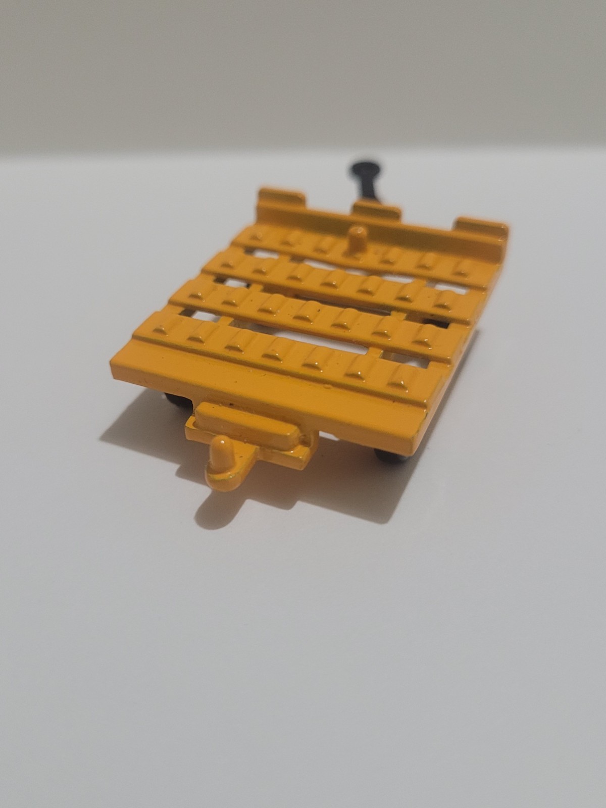 Airport Ground Support Equipment: Cargo Cart – 1:64 Scale.