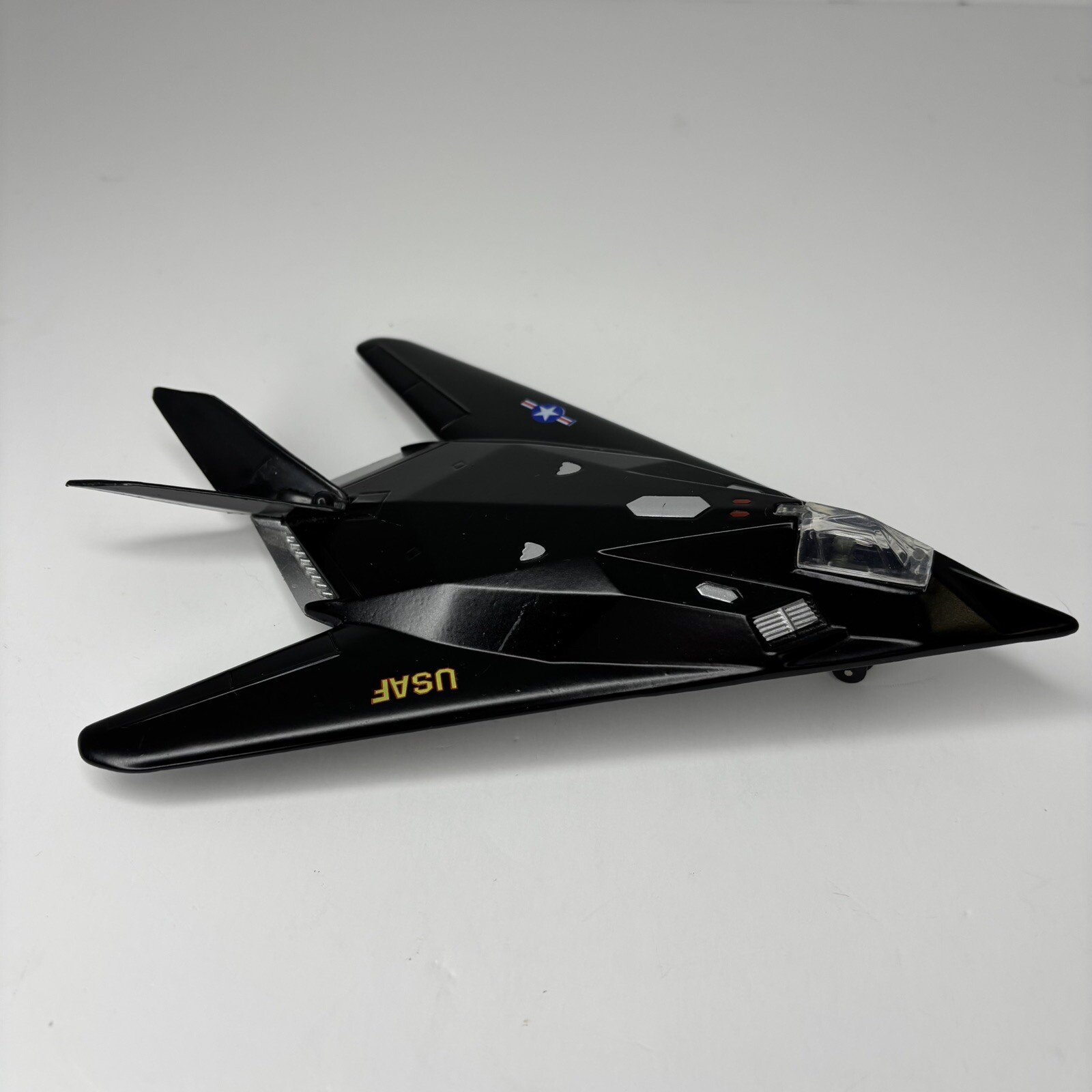 F-117A Night Hawk Stealth Military Collector Diecast Model Toy Plane USAF 8.5″